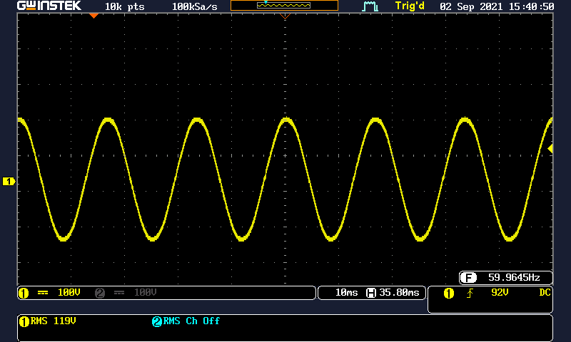 Triac switched output at 100%, no switching artifacts present