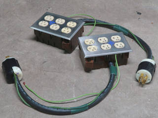 3-phase twistlock breakouts