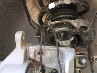 Caliper tied up, not hung on its hose
