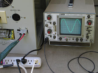 Slight waveform flattening under heavy load