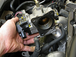 underside of throttle body w/ gasket