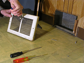Twisting register louvers to a more correct throw