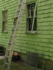 Removing storm windows