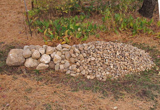 Size-graded pile of extracted rocks