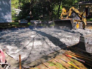 Spreading first drainage-bed stone