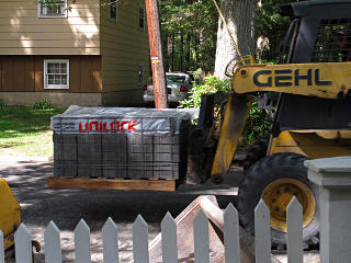 Bobcat can handle 2700 pound paver pallet