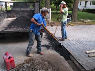 Laying asphalt