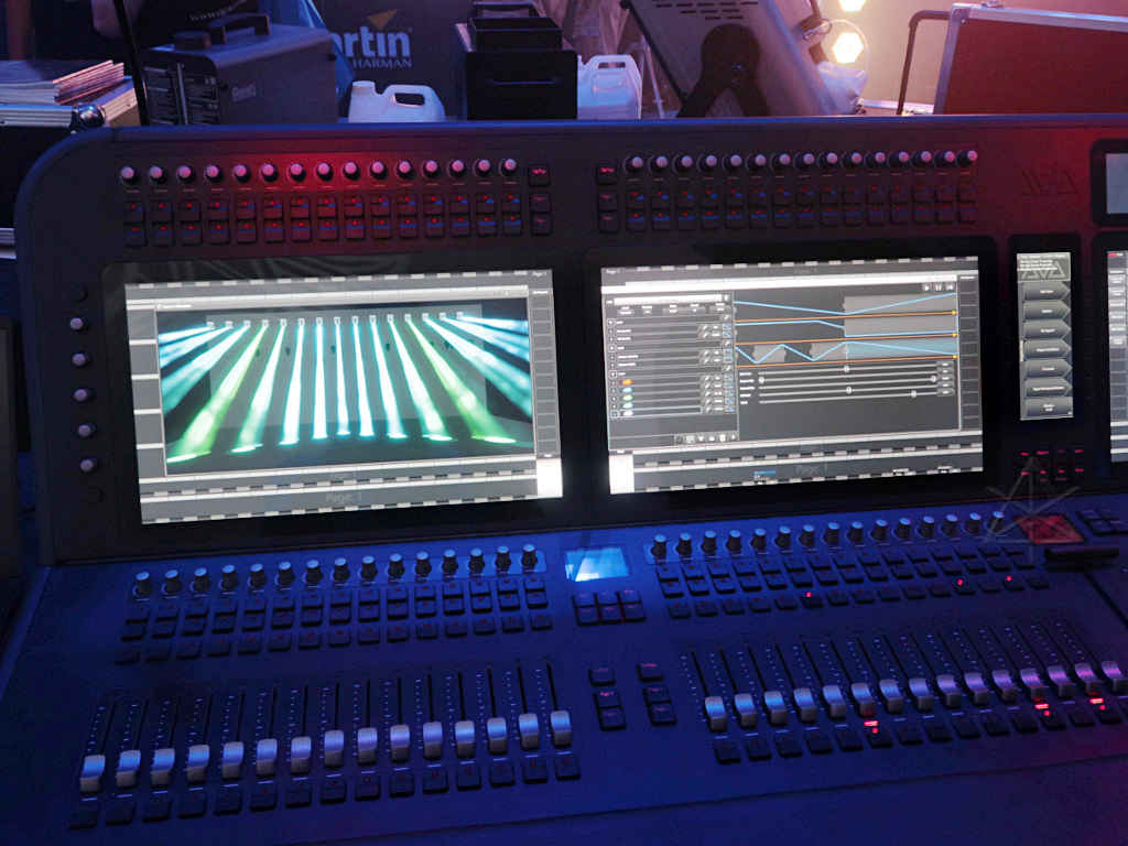 Avolites arbitrary motion effect curves