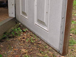 Anti-mouse mesh door gaskets