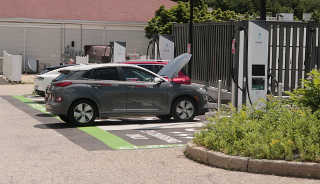 Charging at the Electrify America in Lee [new units!]