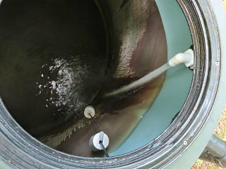 Tank filler pipe dumping in