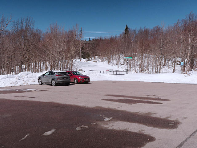 Hardly anyone in the trailhead lot on day 1