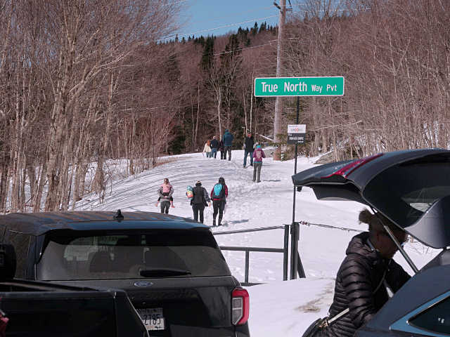 More people walking up to the cut