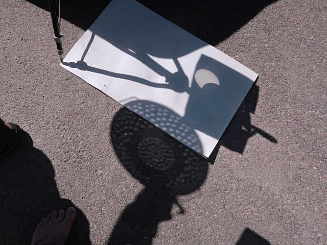 The colander trick for crescent viewing