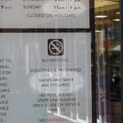 Policy sign at Publix door