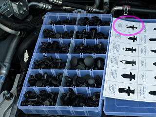 Big kit of plastic expandy-pins