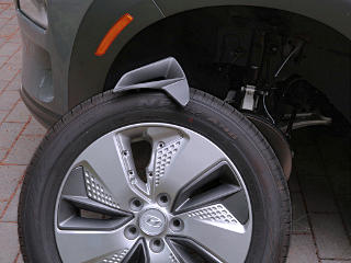 Plastic wheel spoke inserts