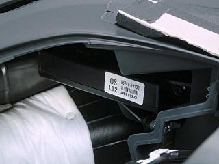 Secondary cell-modem antenna under dash