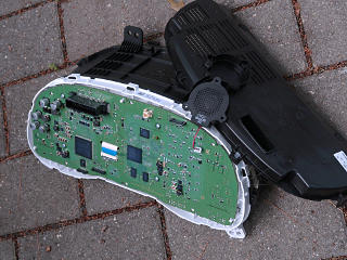 Instrument cluster innards, speaker connection