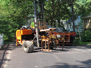 Forklift with bundle grabber