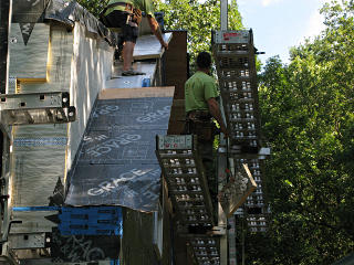 Foaming wing roof areas