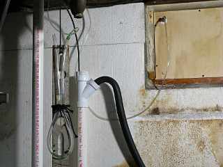 Whole-house manometer