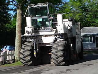 Pavement recycler running