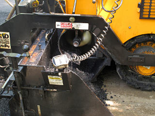 Distribution auger